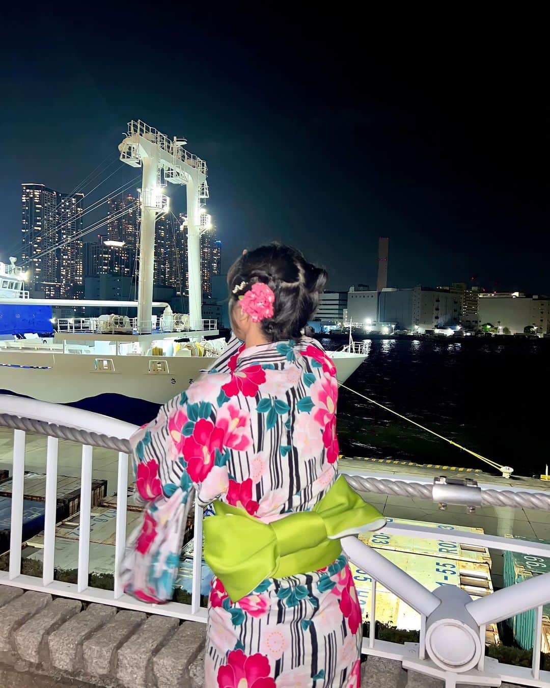 光永さんのインスタグラム写真 - (光永Instagram)「夏がしたくて、こないだ初めて東京湾納涼船に乗ってきました🚢👘 マネージャーと浴衣で行って無事500円割引してもらいました。 思ってる以上に大繁盛で、アゲ⤴︎で、爆風でした！ YouTube更新したので、みてくださいな📱🩵 (コメントとチャンネル登録もよろです！) ㅤㅤㅤㅤㅤㅤㅤㅤㅤㅤㅤㅤ ㅤㅤㅤㅤㅤㅤㅤㅤㅤㅤㅤㅤ #東京湾納涼船 #納涼船 #浴衣コーデ  #浴衣ヘアアレンジ #ショートヘアアレンジ #ブルベ冬浴衣 #黒髪ショート #さるびあ丸 #zv1f」8月19日 20時47分 - hinata_official__