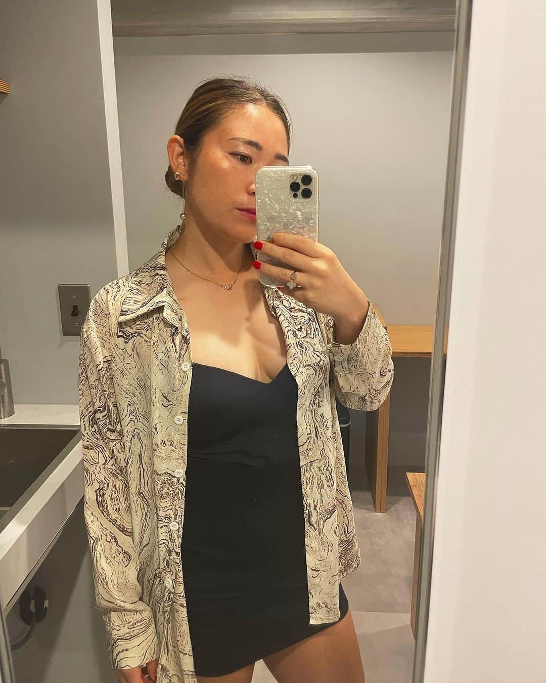 永井葉月のインスタグラム：「. .  🌛💘  . . #selfie #mood #clamdown  #mirror #vintage #likefashion」