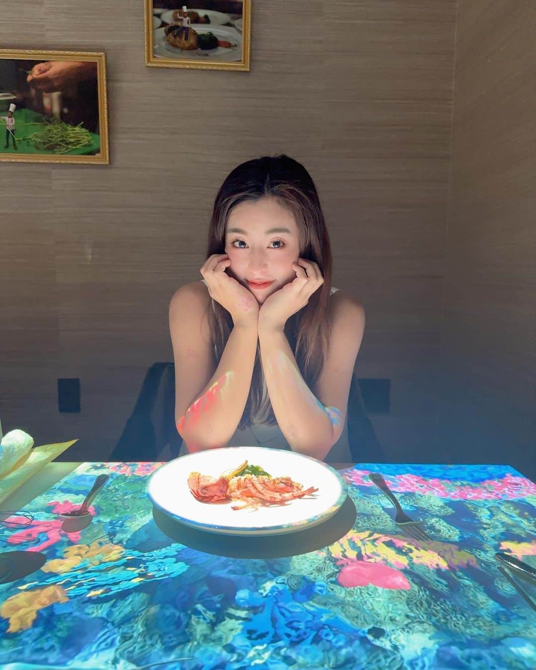 橋本真依さんのインスタグラム写真 - (橋本真依Instagram)「・ 👨‍🍳👨‍🍳👨‍🍳👨‍🍳👨‍🍳👨‍🍳 ⁡ フランス🇫🇷からやってきた6cmのシェフ👨‍🍳 ⁡ 大阪のホテルセントレジデンスにある 気になっていたレストラン🍴🤍 ⁡ ネタバレしなくない方の為に途中まで☺️ ⁡ 一生懸命6cmのシェフが美味しい食材から フルコースを作ってくれますっ🤍💙 ⁡ とにかく可愛くて美味しいし とっても楽しかった〜🤍 キラキラ光るドリンクも🤩🍾🥂 ⁡ ⁡ ⁡ ⁡ #女子力ねーさん #セントレジデンス大阪 #6cmシェフ#プチシェフ#👨‍🍳 #lepetitchef #OSAKA#大阪グルメ @le.petitchef  @stregisosaka  ⁡ ⁡」8月19日 21時02分 - hashimotomai430