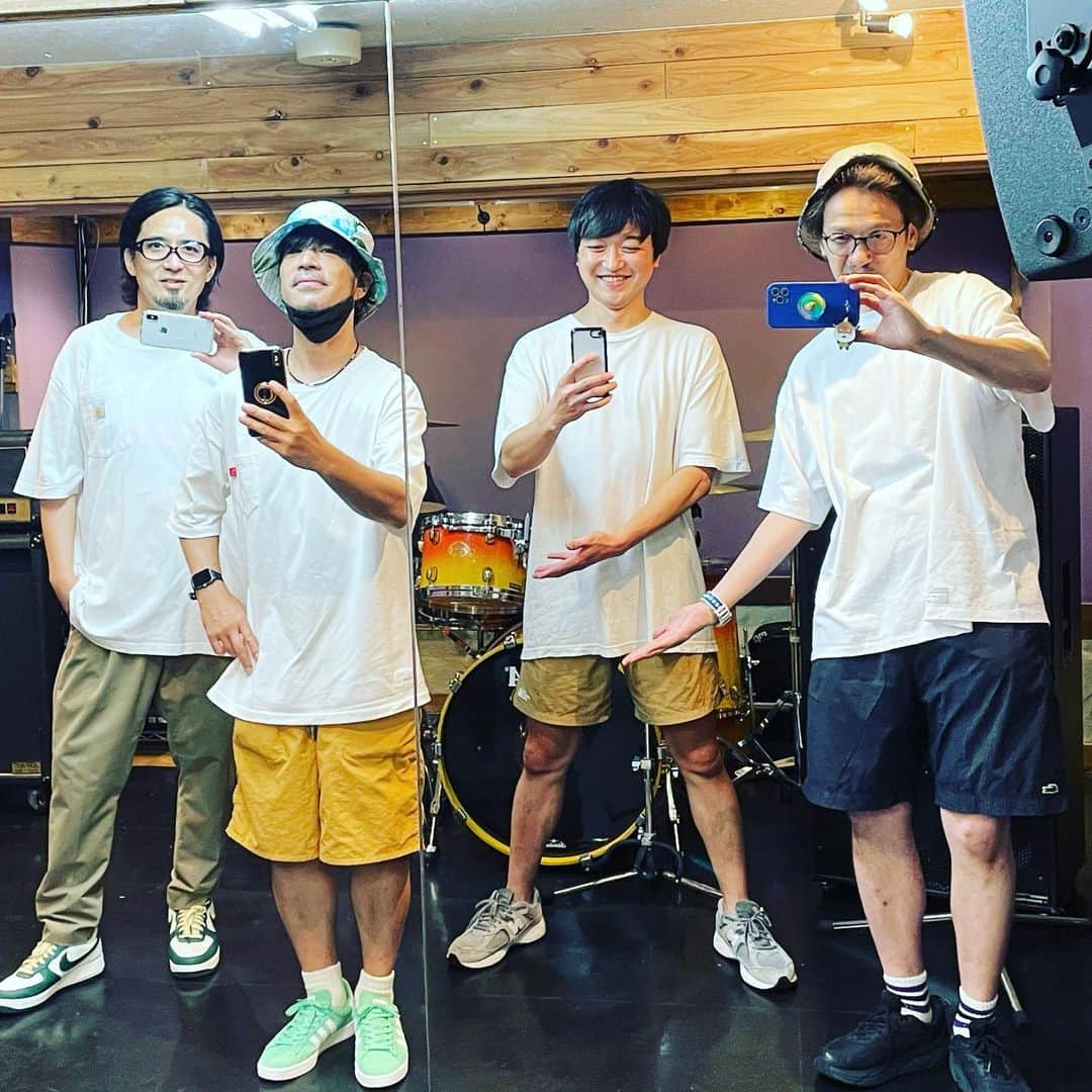 渡邊忍のインスタグラム：「【ついに明日】 8/20(日) 新代田FEVER にて LOW IQ 01 & THE RHYTHM MAKERS PLUS ワンマン公演  夏のAdjusted〜世田谷編 なにとぞ珍百科🤪🤲💫 #夏アジャ #ファイナルシーズン完結編」