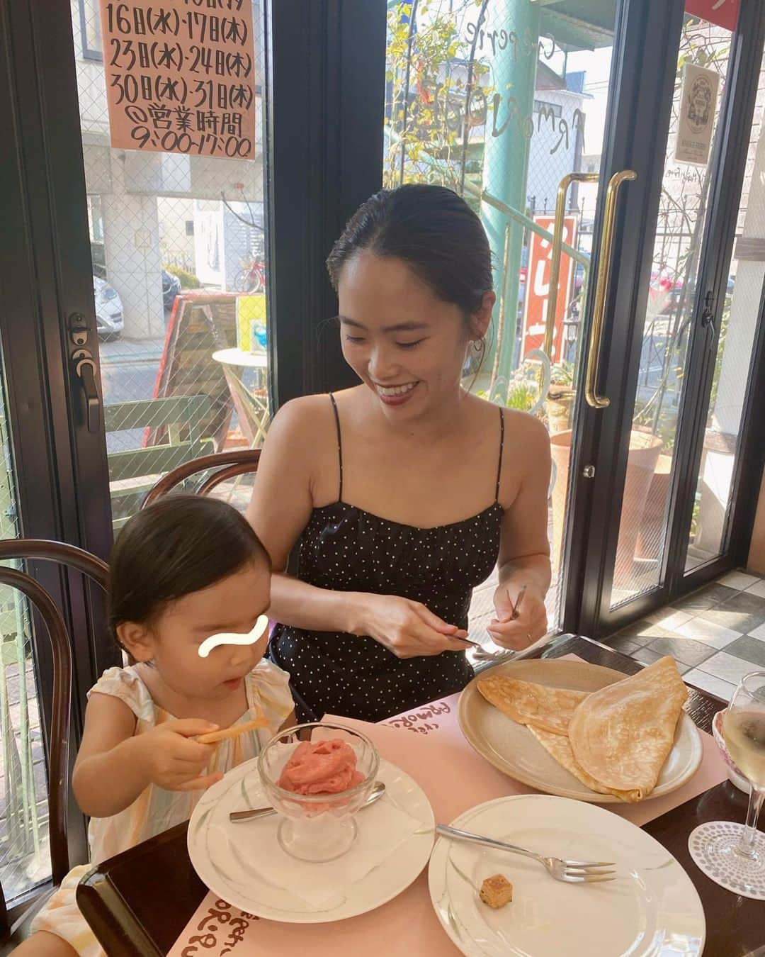 井村亜里香のインスタグラム：「気になっていた鎌倉の大町にあるガレット屋さん🍴🍨 📍クレープリーアルモリック  そば粉のガレットで生地がとっっても美味しかった🤫 トッピング次第でメニューは無限大♡ 甘い系もしょっぱい系もいけます！ 次は何味にしよう〜🤎  フランスのカフェにきたような空間で すごく居心地もよかったな🇫🇷  #kamakura#kamakuracafe  #kamakurajapan#galette #鎌倉#鎌倉カフェ#ガレット　　 #鎌倉グルメ#子連れカフェ #鎌倉子連れカフェ」