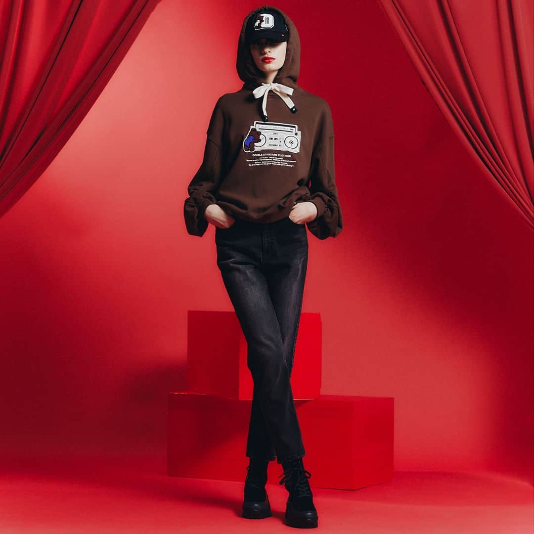Double Standard Clothingのインスタグラム：「. NEW ARRIVAL 2023 AW COLLECTION  [TOPS] DSC / ラジカセワッペンギャザースリーブパーカー price. 28,600円(税込) color. ブラウン size. F  [BOTTOMS] DSC / スーパーストレッチデニム price. 36,300円(税込) color. ブラック size. 36 / 38  ------------------------------------------ #doublestandardclothing #tokyo #DSC #sov #nightstore #fashion #ootd #2023AW」