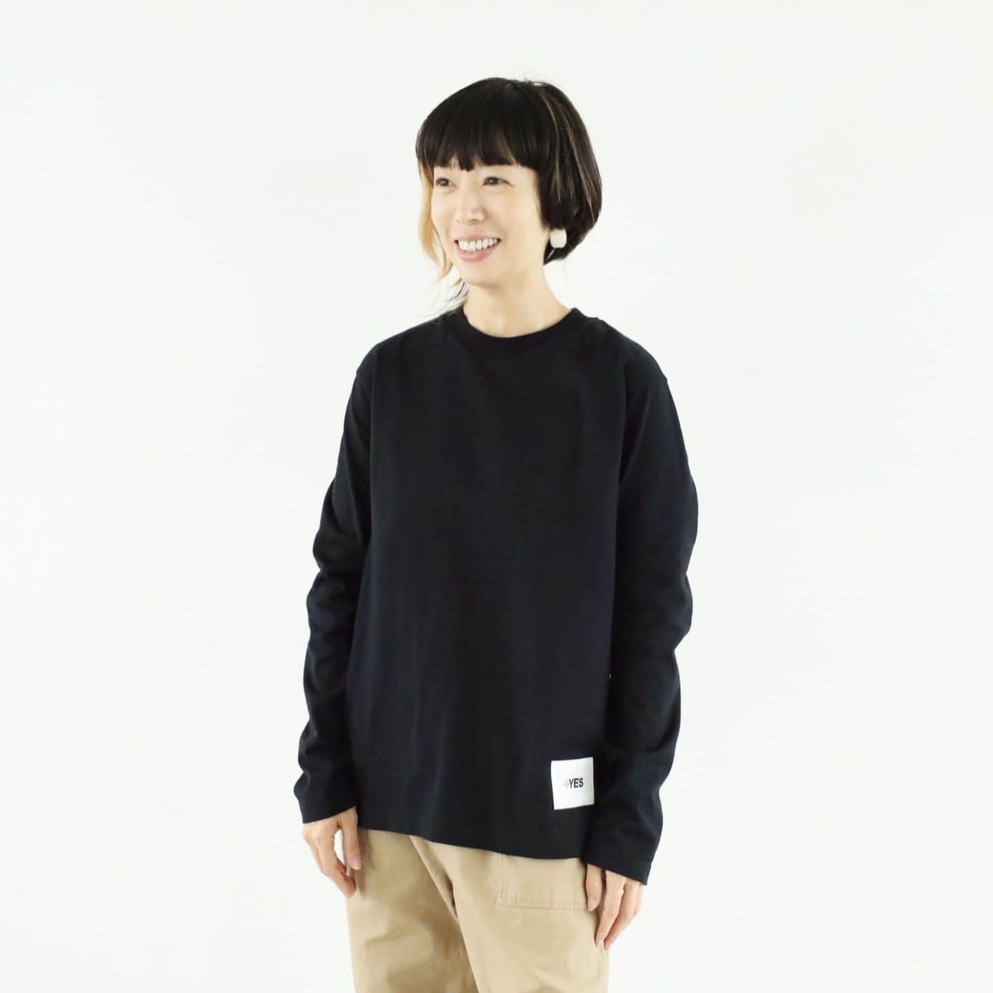 のインスタグラム：「【+YES 23AW about "+YES Label long sleeves T-shirt"】  定番のストライプ YES Tシャツと同様に 全て国産で仕上げたLS Tシャツ👚 実は大判のブランドネームも日本製。 +YES ロゴのストライプ部分を表現するために 国内でしか製造できない高密度のレピア織を採用しました。 身生地の高級感に負けない こだわりのあるブランドネームにも注目を‼️  【受注期間】 8/15(火)18:00-8/27(日)23:59 ※完全受注制  【配送予定】 10月中旬頃 ※生産状況により変動します。  【ONLINE SHOP +YES】 https://shop.salyu.jp/ ※プロフィールのリンクよりお越しください。  #新しいYES #プラスイエス #salyu」