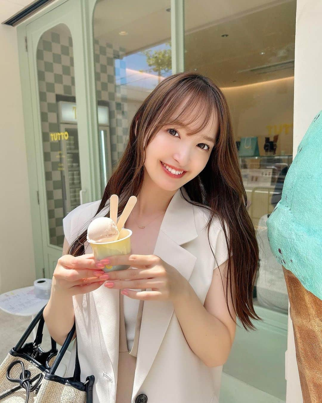 あかねぴのインスタグラム：「. ⁡ TUTTO🍨 アイスおいしかった〜♡♡ ⁡ お隣のPOSHとはしごできてオススメ🫶🏻 ⁡ ⁡ #ootd #code #cafe #tutto #清澄白河カフェ #アイス #ジェラート #カフェ巡り #カフェコーデ #155cmコーデ」