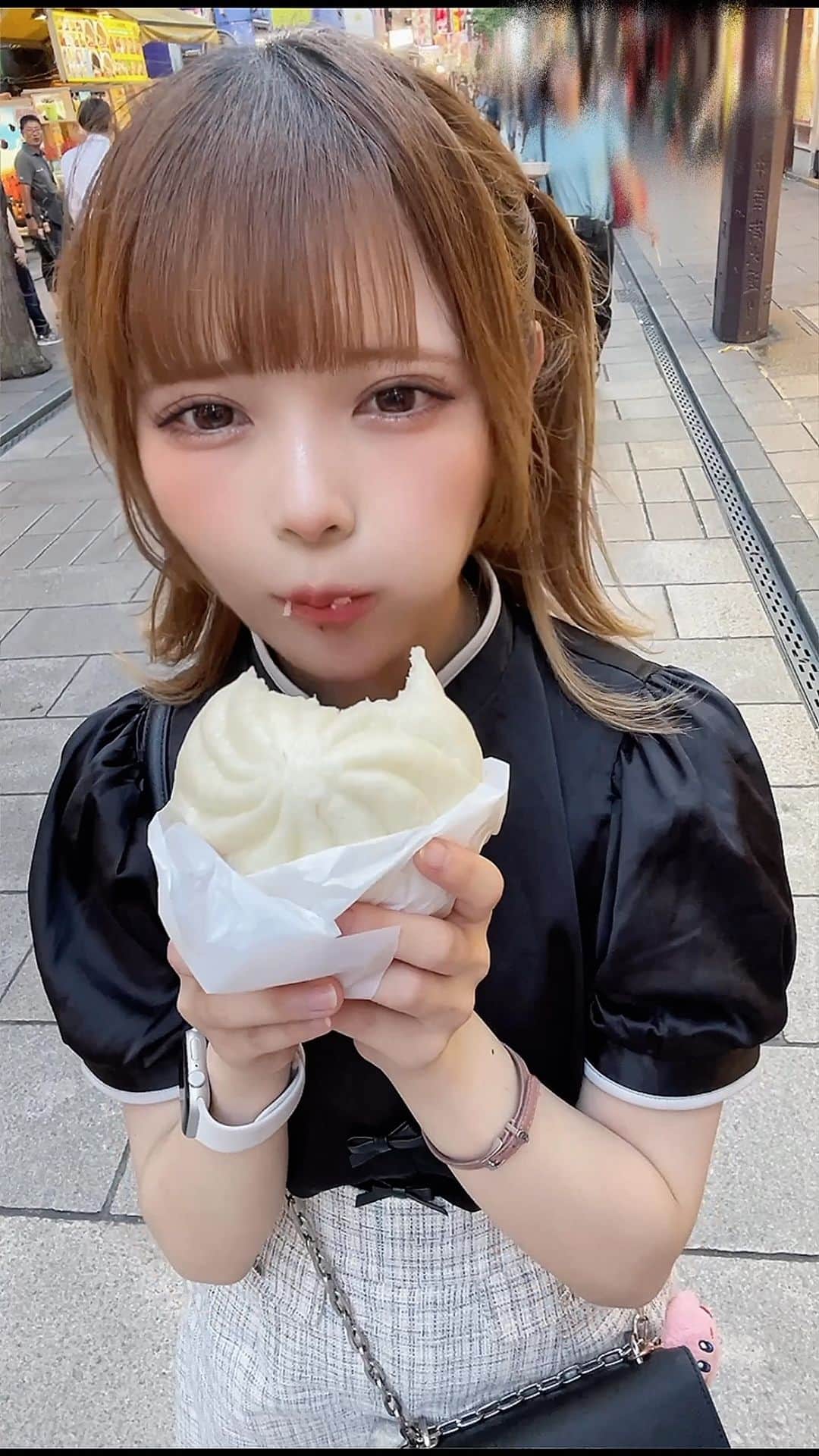 眠岸ぷりんのインスタグラム：「肉まんもぐもぐ」