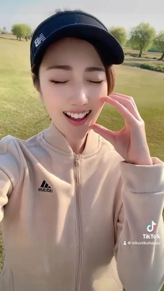 草野綾のインスタグラム：「: そろそろゴルフしたいなあ！ : はよ涼しくなれえええええ⛳️ :  -------------------------------- 【撮影会、イベント スケジュール】 ✿2022/12/9(金)2nd写真集｢白ばらの夜｣発売🔥 ✿2/24(金)9thDVD｢VIVIE｣発売🔥 ✿8/31(木)CSチャンネル｢ヨガからはじまる美女との休日｣再放送📺 サブスク限定生配信 ✿9/4(月) ✿9/6(水) ✿9/9(土)SPA！フェス2023プール撮影会📸🆕 ✿9/24(日)📸 ✿9/30(土)ヨドバシカメラ大撮影会📸 サブスク限定生配信 ✿10/1(日)📸 ✿10/8(日)咲バースデーオフ会ゲスト出演🎂✨🆕 ✿10/14(土)TURNING POINT3上映会 舞台挨拶🎥 ---------------------------------------- 【雑誌、デジタル掲載情報】 ✿2/9 週刊実話表紙＆掲載㊗️ ✿8/8 週刊SPA！掲載 ---------------------------------------- 【発売作品紹介】 グラビアイメージDVD ✿6thDVD「軽蔑が好きに変わるとき」竹書房 ✿7thDVD「溢れ出る感情のままに」ギルド ✿8thDVD「最高のプロポーションを持つ愛人と夢中で浮気した今年の夏」エアーコントロール ✿9thDVD 「VIVIE」2/24発売 競これ vol.1、vol.2  1st写真集「あめ色の空に」光文社 2nd写真集｢白ばらの夜｣双葉社🔥 etc : VR ✿「はじめてのVR、はじめての私。」ファンタスティカ ✿「Stop！Look！Listen！」ファンタスティカ : デジタル写真集Kindle版 ✿「ト・リ・コ」ギルド ✿「甘い罠」ギルド ✿1st写真集｢あめ色の空に｣ ✿2nd写真集｢白ばらの夜｣ ✿山岸伸写真館｢VIVIE｣ etc ---------------------------------------- フォローしてねっ ✿Instagram ✿Twitter ✿個人YouTube「あやっちゃ!!」 ✿草野綾サブスク「あやっちゃ!!」 ✿事務所YouTube「ヴィスカチャンネル」 ✿TikTok トップ画面のリンクにまとめてあります！ ---------------------------------------- #グラビア #グラビアアイドル  #被写体 #撮影 #ポートレート #東京 #tokyo #ゴルフ #golf #igers #picoftheday #picture #fashion  #photo  #gravure  #talent  #japan  #japanesegirl #instagood #photography #화보 #수영복  #凹版偶像  #寫真偶像  #偶像 #拍摄 #寫真 #攝影日記 #拍照」