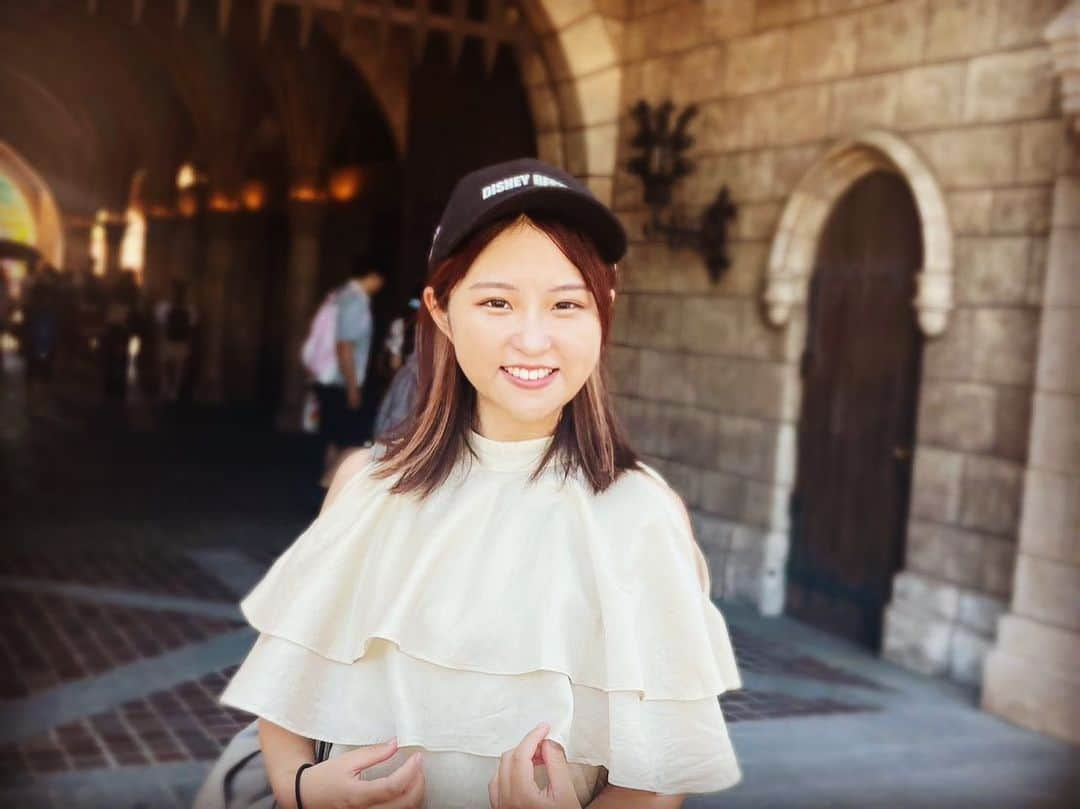 高松あいさんのインスタグラム写真 - (高松あいInstagram)「. #tokyodisneyland   帽子じゃ足らない暑さだった🧢  何回行っても楽しい場所🏰  . #コンサートじゃない投稿も #毎日投稿4日目  #夏の思い出  #この数日後に体調崩しました  #握手   .   #ヴァイオリニスト #violin #violinist  #音楽好きな人と繋がりたい #音楽のある生活 #cameragirl #instagram #instagood #小提琴 #🎻 #photographyeveryday」8月19日 21時06分 - takamatsu_ai