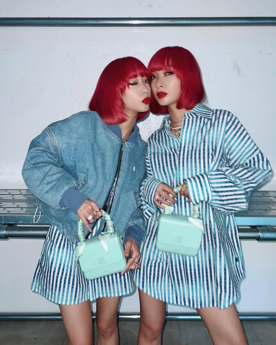 AMIのインスタグラム：「@amiri  MICRO MA BAG🩵 ペイズリーのハンドルが可愛い😍  #AMIRI #AMIRITOKYO」