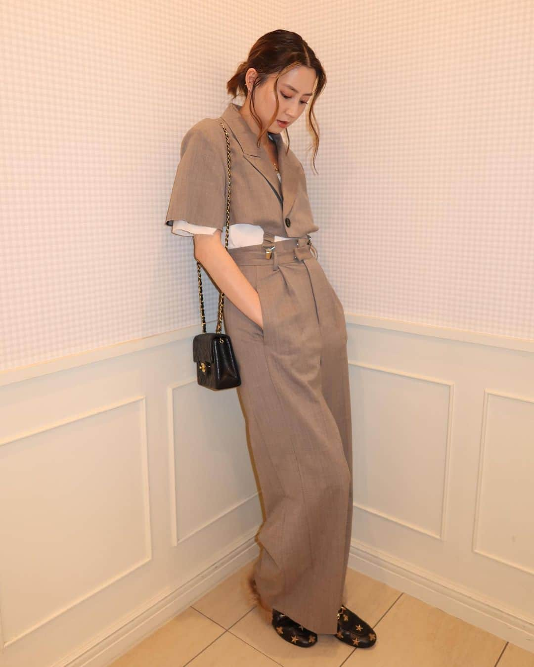 河北麻友子さんのインスタグラム写真 - (河北麻友子Instagram)「FASHION OUTFIT: MAISON SPECIAL SHOES: Gucci BAG: Chanel RINGS: Five Twenty One #FASHION #OOTD #麻友コーデ」8月19日 21時13分 - mayukokawakitaofficial