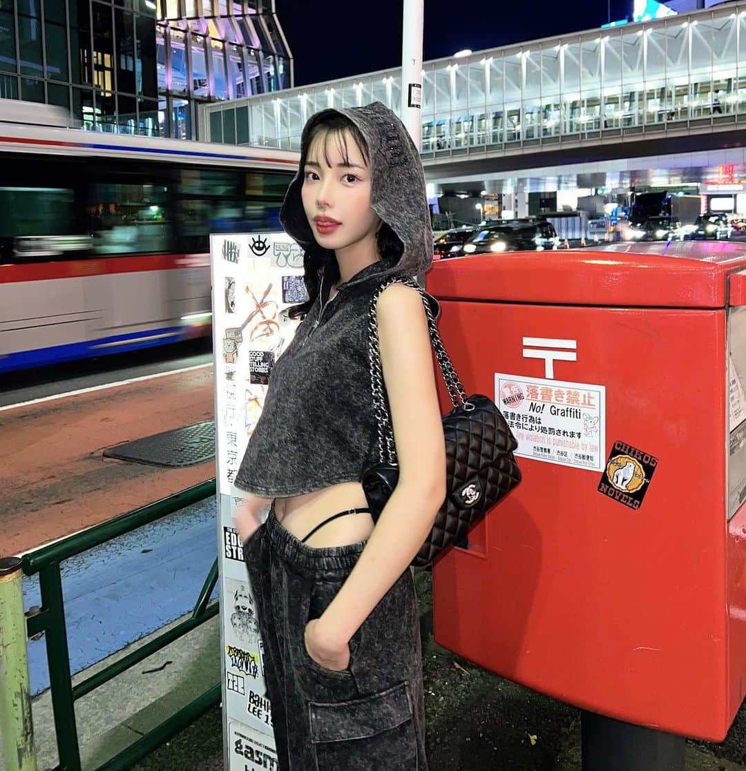 えみ姉さんのインスタグラム写真 - (えみ姉Instagram)「ㅤ ㅤ ぎゃル🍕笑 ㅤ ウエスト引き締めたい🤯 ㅤ ㅤ(一枚目の画像決まらんくて上げ直ししまくったごめんwww)」8月19日 21時14分 - emk_oooo