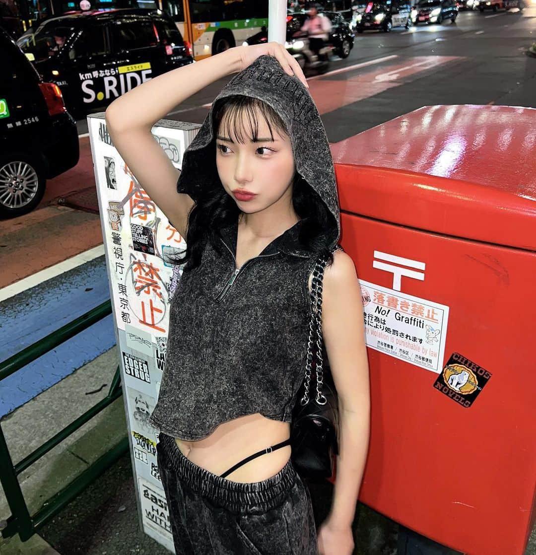 えみ姉さんのインスタグラム写真 - (えみ姉Instagram)「ㅤ ㅤ ぎゃル🍕笑 ㅤ ウエスト引き締めたい🤯 ㅤ ㅤ(一枚目の画像決まらんくて上げ直ししまくったごめんwww)」8月19日 21時14分 - emk_oooo