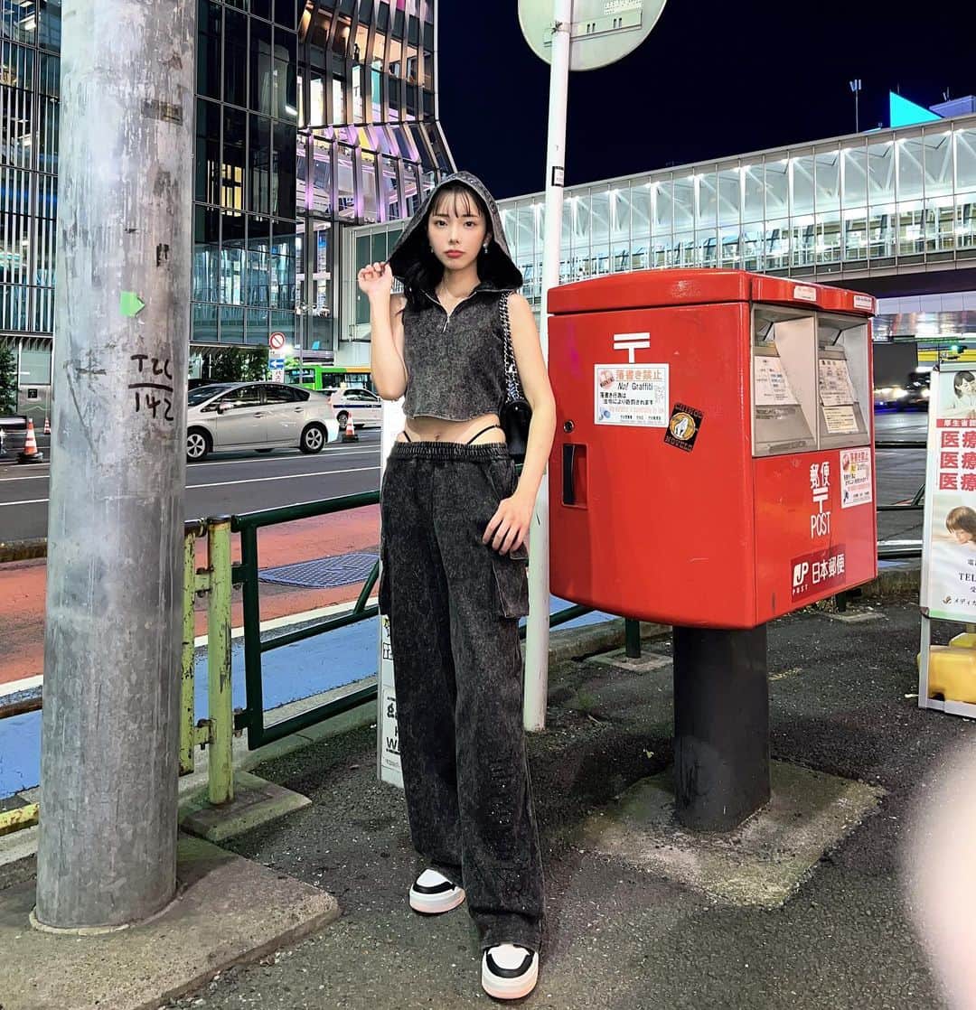 えみ姉さんのインスタグラム写真 - (えみ姉Instagram)「ㅤ ㅤ ぎゃル🍕笑 ㅤ ウエスト引き締めたい🤯 ㅤ ㅤ(一枚目の画像決まらんくて上げ直ししまくったごめんwww)」8月19日 21時14分 - emk_oooo