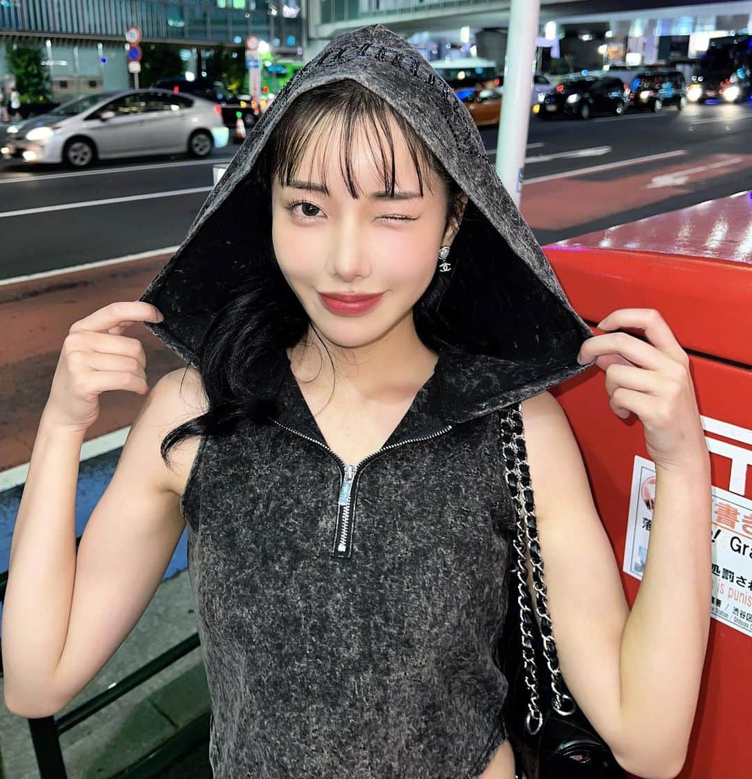 えみ姉さんのインスタグラム写真 - (えみ姉Instagram)「ㅤ ㅤ ぎゃル🍕笑 ㅤ ウエスト引き締めたい🤯 ㅤ ㅤ(一枚目の画像決まらんくて上げ直ししまくったごめんwww)」8月19日 21時14分 - emk_oooo