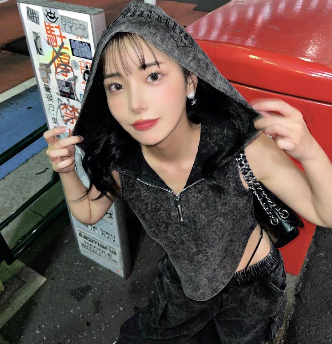 えみ姉さんのインスタグラム写真 - (えみ姉Instagram)「ㅤ ㅤ ぎゃル🍕笑 ㅤ ウエスト引き締めたい🤯 ㅤ ㅤ(一枚目の画像決まらんくて上げ直ししまくったごめんwww)」8月19日 21時14分 - emk_oooo