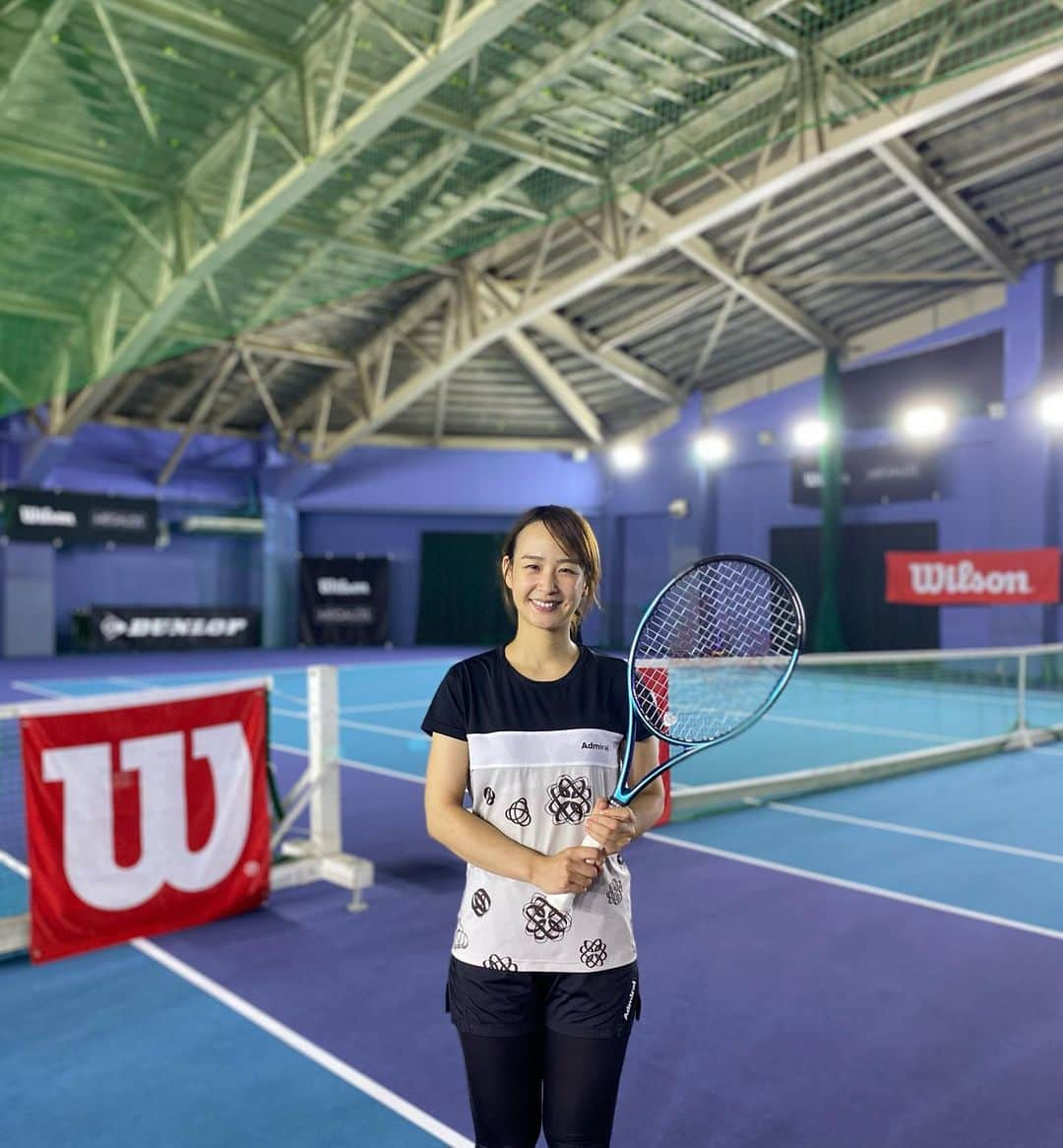 美濃越舞のインスタグラム：「メガロス草加さんでのイベント🎾 広くてすごく綺麗な施設で驚きました！！！ 皆様ありがとうございました☺️✨  #テニス #tennis #テニスウエア #网球 #테니스 #テニス女子 #テニスイベント #テニスコーデ#テニスクリニック #千葉県 #柏 #船橋 #wilson #ウイルソン #ウイルソンテニス #テニスコート #メガロス #メガロス草加」