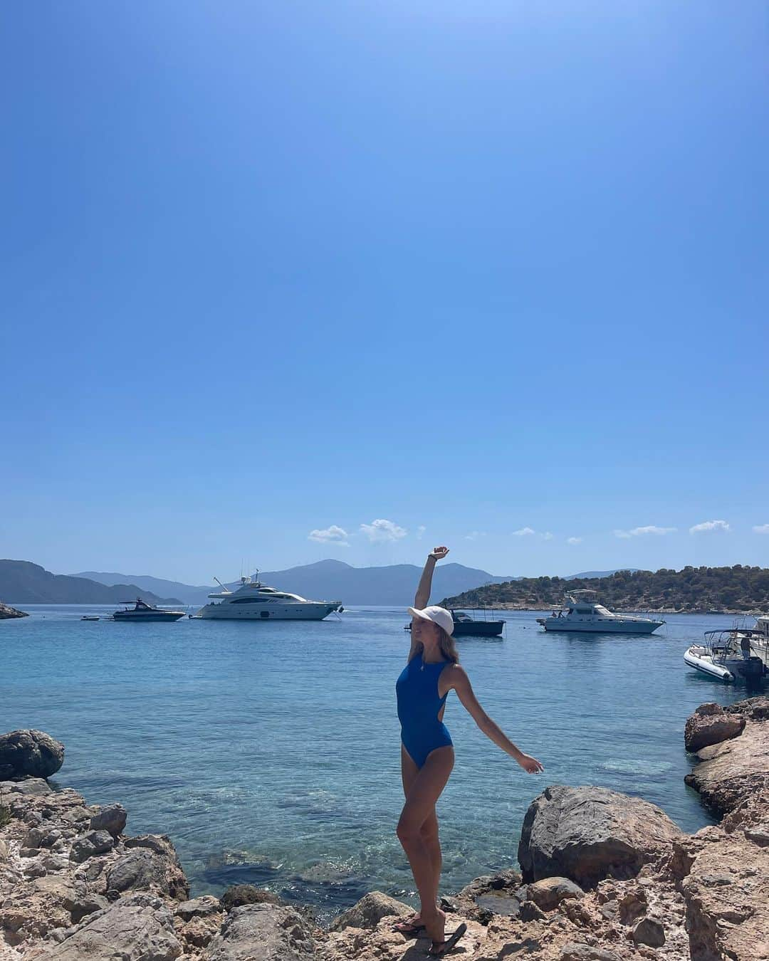 マリナ・デュランダさんのインスタグラム写真 - (マリナ・デュランダInstagram)「Summer holidays without a post? Nooooo 😜 🌊 🌴   #summer2023 #saronicislands」8月19日 21時29分 - dmarishka