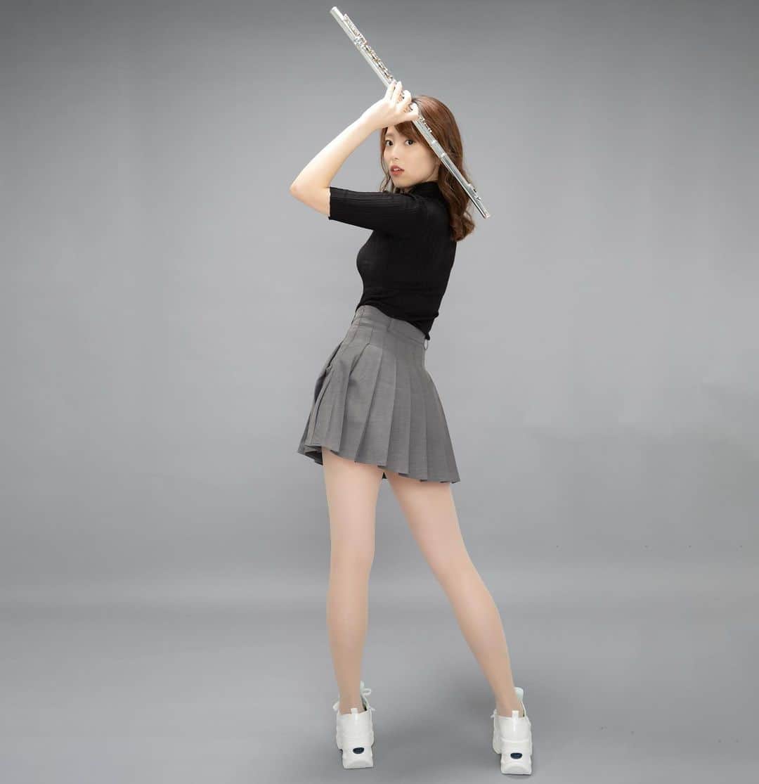 高橋紫微のインスタグラム：「Black × MiniSkirt × Flute」