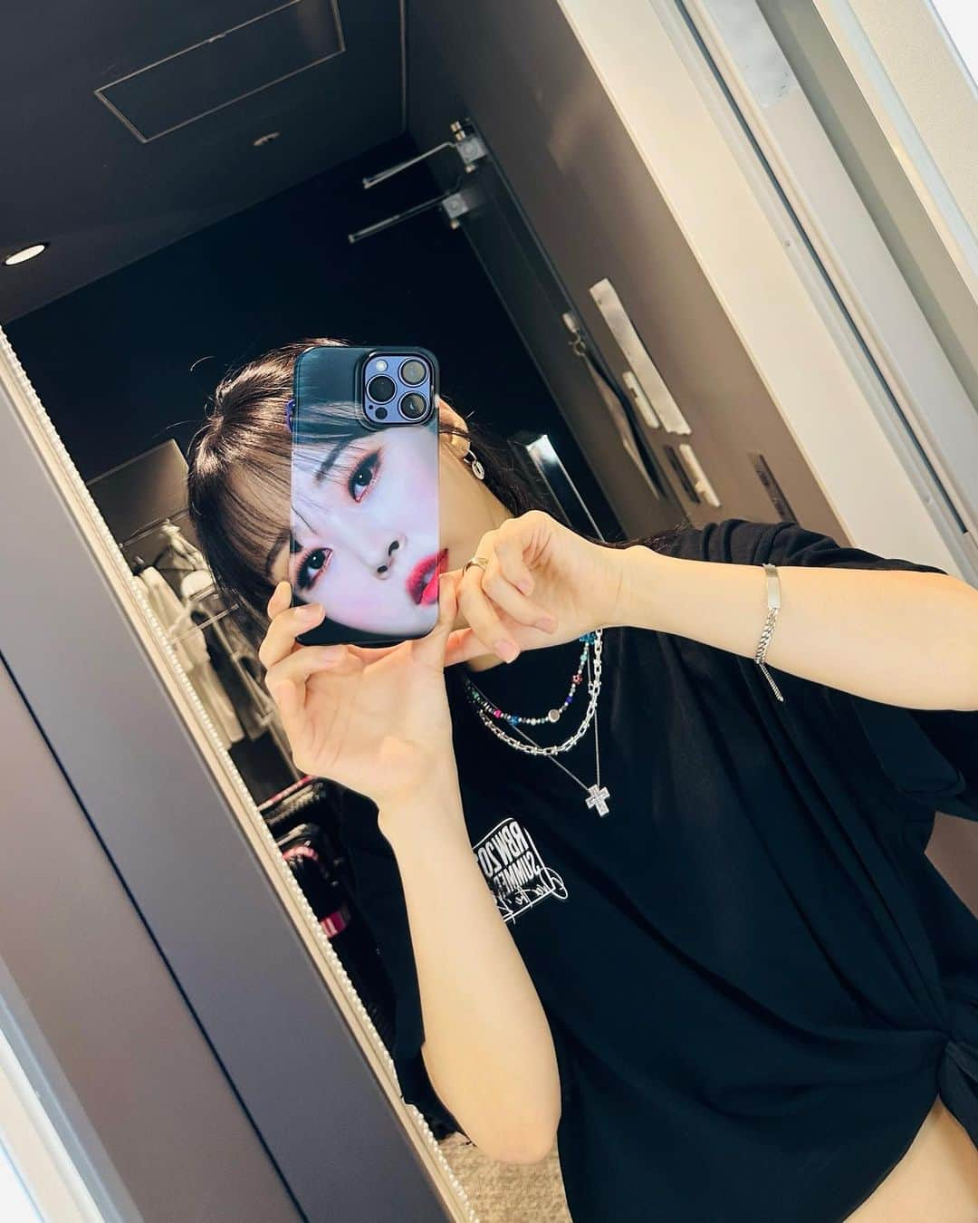 ムンビョルさんのインスタグラム写真 - (ムンビョルInstagram)「Selfie😎」8月19日 21時30分 - mo_onbyul