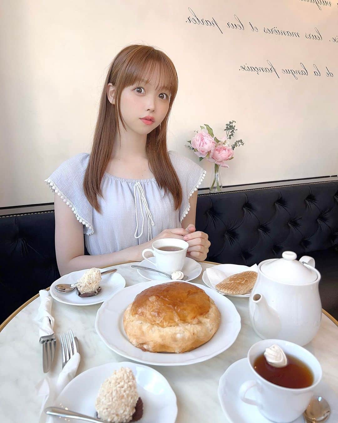 ハルナさんのインスタグラム写真 - (ハルナInstagram)「𝑨𝒖𝒙 𝒎𝒆𝒓𝒗𝒆𝒊𝒍𝒍𝒆𝒖𝒙 𝒅𝒆 𝑭𝒓𝒆𝒅 ☕️ ． ⁡ ここのカフェ好きでまた行ってきた♡ パンも紅茶も美味しいし、 店内もかわいいのにコスパ良くておすすめ♡ ⁡ 𓂃クラミックシュガー🍞 𓂃メルべイユ🧁 𓂃ワッフル ヴェルジョワーズ🧇 ． ． #過去pic #神楽坂カフェ #auxmerveilleuxdefred #カフェ巡り #カフェ巡りコーデ #私服コーデ #フォロー #いいね返し #좋아요 #좋아요환영‪ #photography #likesforlike #instalike #followers #followforfollowback #nippon #japan #fashion #fashionstyle #japanesegirl #instagood #instamood」8月19日 21時31分 - haruna_h616