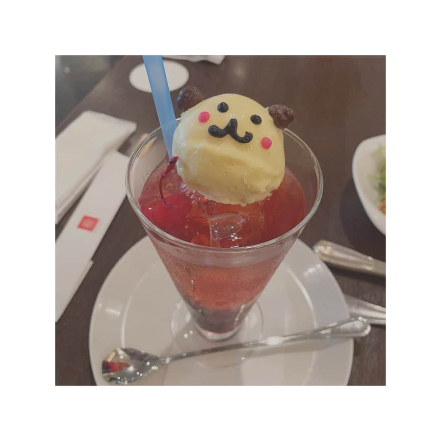 小泉里紗さんのインスタグラム写真 - (小泉里紗Instagram)「🍹🐼  普段クリームソーダって飲まないけどたまに飲むとめっちゃ美味しいよね😋  #クリームソーダ  #吉祥寺」8月19日 21時32分 - risa_kizm