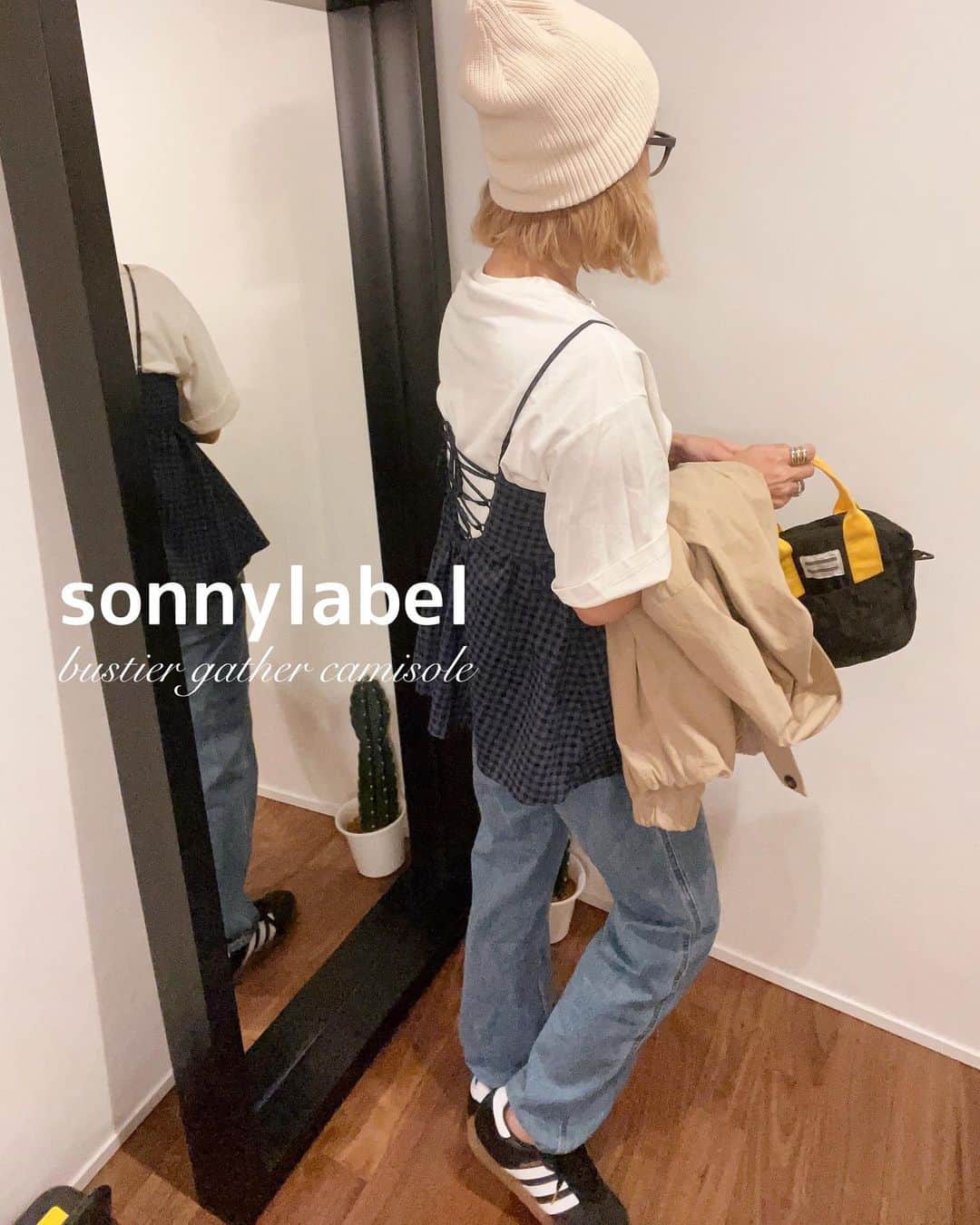 natsupoo0315のインスタグラム：「インナー次第でロングシーズン使える トレンドデザインのキャミソール♡ チェック柄がかわいいな〰︎☺️🩷 秋はロンTやスウェットにあわせたらかわいい♡  @sonnylabel   #sonnylabel  #サニーレーベル  #pr  pt #UNIQLO sneaker #adidassamba  bag #devicebag  ##大人カジュアル#カジュアル#高身長#高身長コーデ#メンズライク#骨格ナチュラル#カジュアルコーデ#オーバーサイズ」