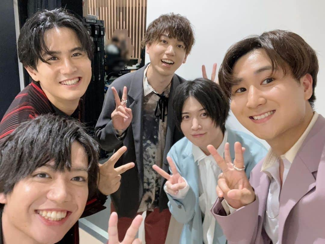 千葉翔也のインスタグラム：「先週のカラソニイベント楽しかったなぁ  配信アーカイブまだあるかな？ #ボーカルチーム #リスペクト #終演直後　#goodsmile  #斉藤壮馬 #梶原岳人  #武内駿輔  #広瀬裕也 #千葉翔也」