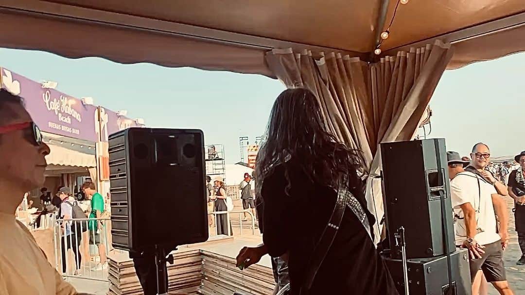 金子ノブアキのインスタグラム：「題名のない音楽会のO.A. からのサマソニにてふらりと演奏という、とてもel tempoな1日でした(^^) ありがとうございました⚡️  #eltempo @shishido_kavka  @summersonic_official  #金子ノブアキ #nobuakikaneko  #動画はサウンドチェックの様子」
