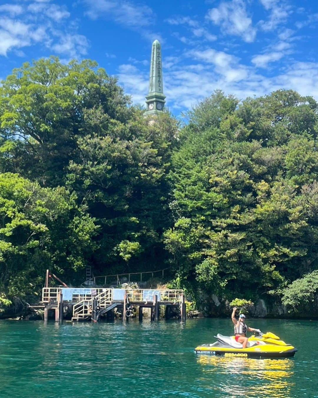 鷹木信悟さんのインスタグラム写真 - (鷹木信悟Instagram)「5年ぶりの琵琶湖合宿〜🏖️ 合宿と言っても遊んでるだけだけど🤭 あ、日焼けはしてるよ！笑 安全運転で5年分楽しみました✨ #感謝🙏 #琵琶湖 #滋賀県 #ジェットスキー  #夏休み #prowrestler #日焼け #BBQ」8月19日 21時47分 - takagi__shingo