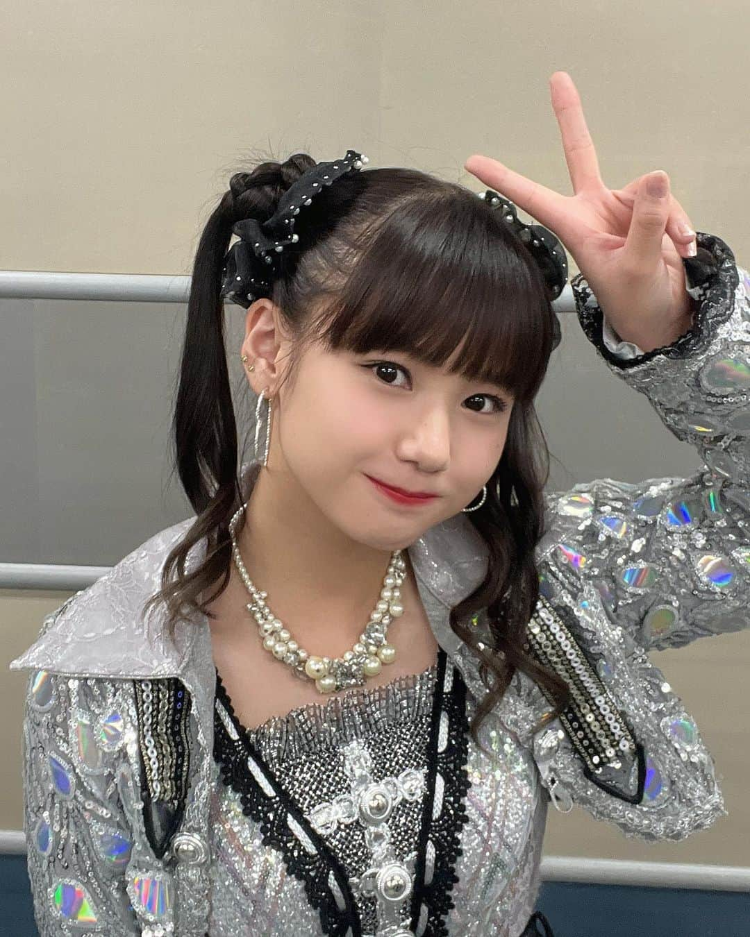 横山玲奈のインスタグラム：「🤍🫧 . ツインテールにもいろいろ種類があるから楽しい😌 . . #morningmusume23 #横山玲奈 #ツインテール #アイドルヘアアレンジ #セーラームーンヘア」