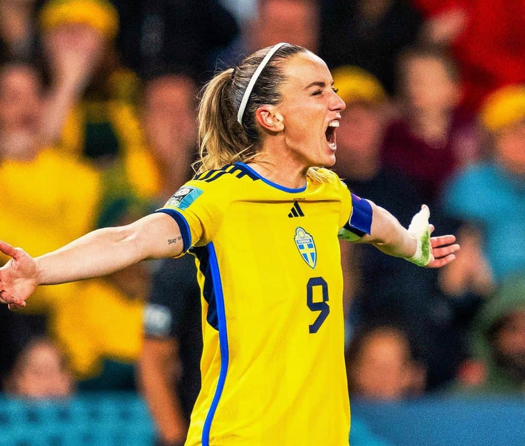 のインスタグラム：「What it means ❤️‍🔥🇸🇪」