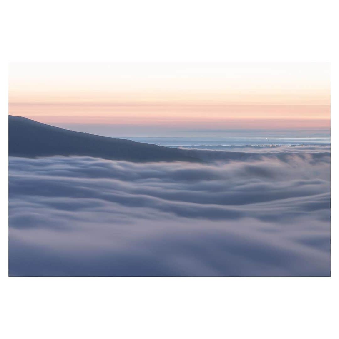 Hikaruのインスタグラム：「Sea of Clouds.  個人的に、雲海がすきである。  #東京カメラ部 #ディスカバージャパン  #discoverjapan  #raytrek_photographer #MyAprilAdventurer #SonyAlphaPro #photo_shorttrip #photo_travelers #lovers_nippon #1x_japan #bestjapanpics #daily_phot_jpn #ツァイス写真部 #SonywordClub #genic_hokkaido #alpha_newgeneration #Impressive_gallery #nisi #nisifilters  #nisifiltersjapan」