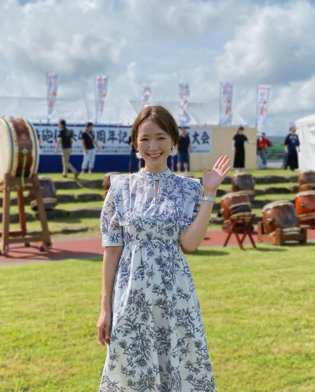 のインスタグラム：「鉄砲伝来480周年　全国火縄銃大会 無事終了しました😆❤️  全国から15団体もの鉄砲隊の皆さんが参加されて、迫力ある一日でした✨  改めて、種子島で生まれ育って 本当に良かったと思う一日でした😊  　今から480年前、種子島の南端・門倉岬に１隻のポルトガル船が漂着しました。これが世に言う「鉄砲伝来」です。当時の種子島島主・時尭公は若干16歳でありましたが、その威力を見抜き鉄砲2丁を買い求めました。  その後、火縄銃は、種子島で国産化され、あっという間に日本中に広がりました。  #種子島  #鉄砲伝来」