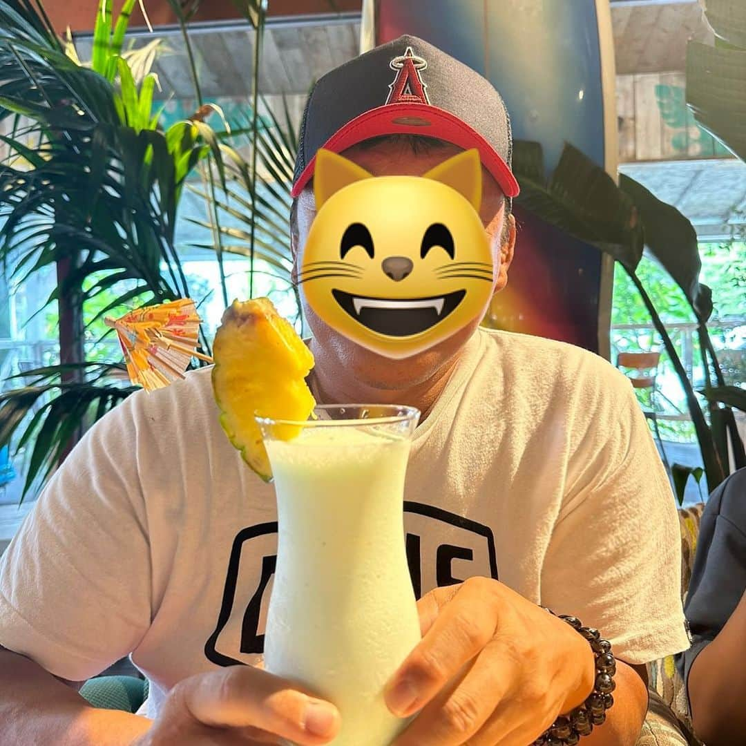 タイガーマスクさんのインスタグラム写真 - (タイガーマスクInstagram)「ハワイアンブルーパインココ🍹 Hawaiiは全て最高だけど、今回の山火事では大変な事になって、心が痛みます… マウイ島で被害に遭われた方々 、お悔やみ申し上げます… 1日も早く復興できる事をお祈り申し上げます。 #タイガーマスク #tigermask #njpw #ハワイアンブルーパインココ #ハワイアンフード」8月19日 22時09分 - tigermask.njpw_official