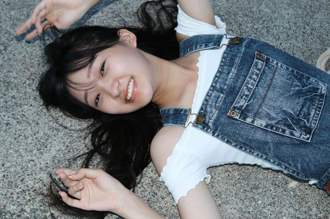 前野えまさんのインスタグラム写真 - (前野えまInstagram)「青春の1ページって 地球の歴史からすると どれくらいなんだろう？ ・ ・ #夏の思い出  #青春の1ページ  #ザピース  #thepeace  #summer  #summermemories  #naturephotography  #girlportrait #actress #actor #girl #photography #portrait #japanesegirl #portraitphotography #daily_phot_jpn #japan_daytime_view」8月19日 22時16分 - maeno_ema