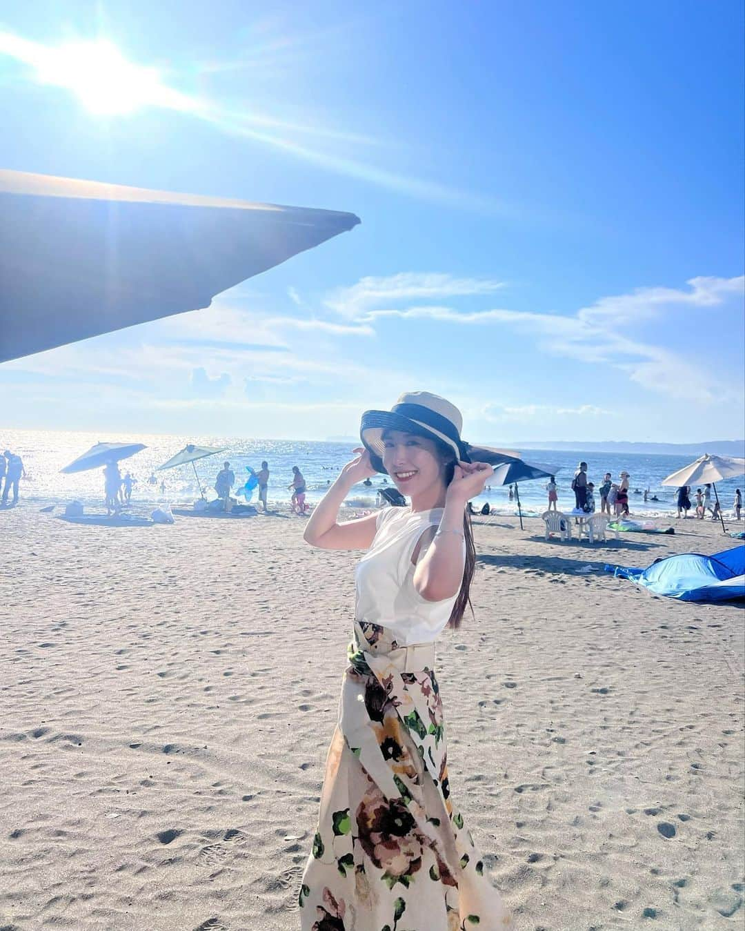 千代田唯のインスタグラム：「夏休み🌻🌻🌻 こんがり焼けました〜👒  #夏休み#海#湘南#海の家 #beach#summer#お酒好き#カクテル #japanesegirl#神主」