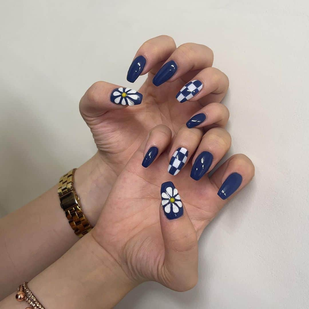 横川夢衣のインスタグラム：「💅🏻  new nail:)))  ずっとやりたかったネイビー 可愛いすぎる<3  .」