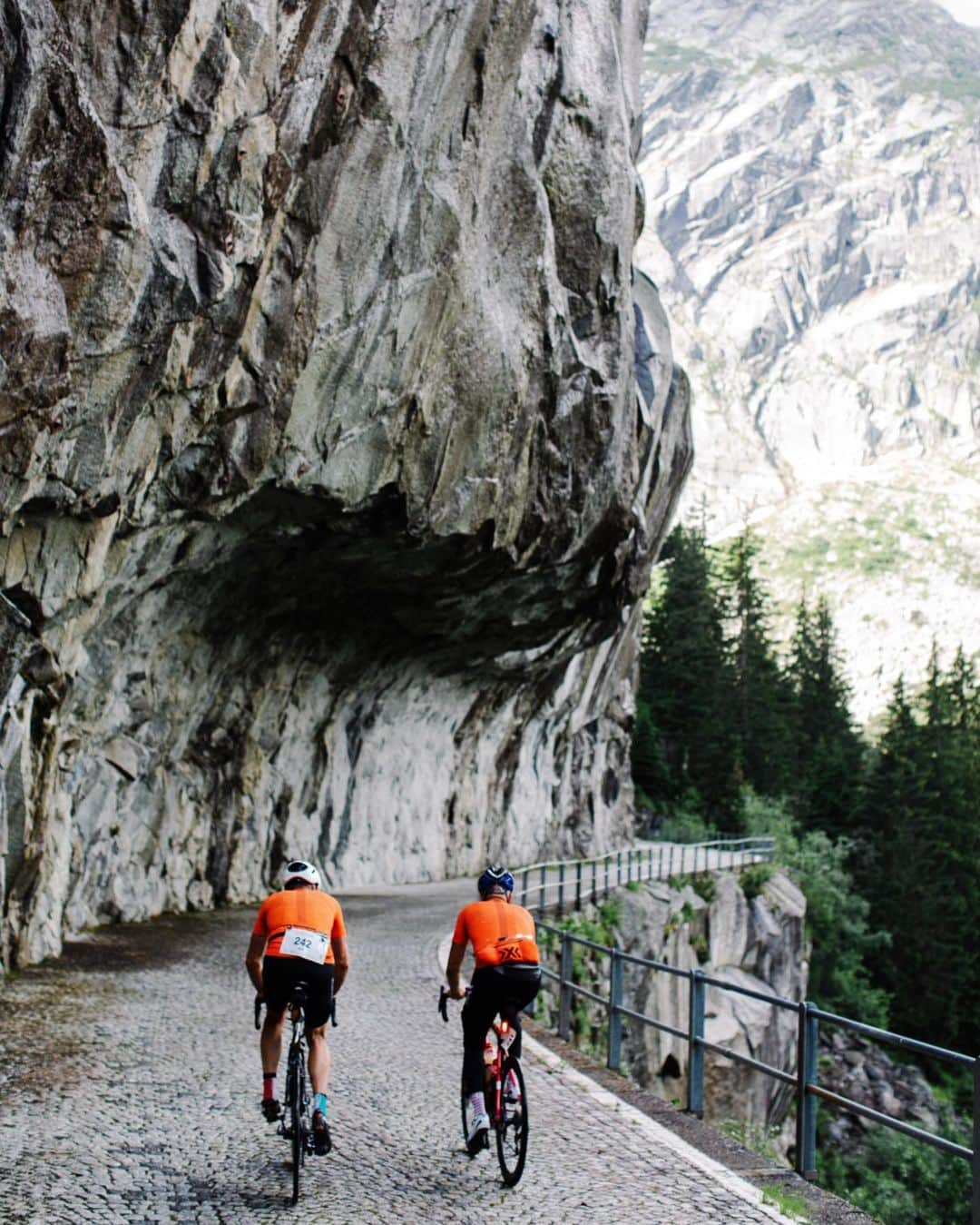 ファビアン・カンチェラーラさんのインスタグラム写真 - (ファビアン・カンチェラーラInstagram)「CHASING CANCELLARA   Team up with double Olympic gold medalist Fabian Cancellara for possibly the toughest one-day race in Switzerland.   280 kilometers and 6,000 meters of elevation from Zurich to Zermatt. Do you have what it takes to keep up with Fabian?  For more info tap on the #linkinbio   #chasingcancellara #fabiancancellara  #assosofswitzerland #sponsoryourself  #teamcancellara #zurichzermatt #switzerland」8月19日 22時22分 - fabian_cancellara