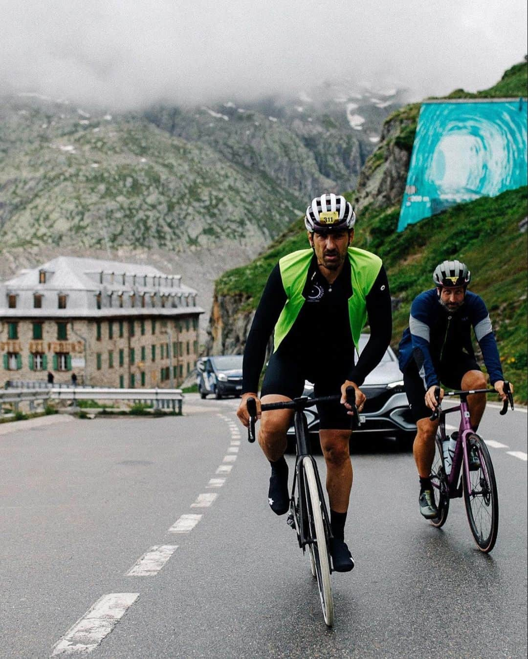 ファビアン・カンチェラーラさんのインスタグラム写真 - (ファビアン・カンチェラーラInstagram)「CHASING CANCELLARA   Team up with double Olympic gold medalist Fabian Cancellara for possibly the toughest one-day race in Switzerland.   280 kilometers and 6,000 meters of elevation from Zurich to Zermatt. Do you have what it takes to keep up with Fabian?  For more info tap on the #linkinbio   #chasingcancellara #fabiancancellara  #assosofswitzerland #sponsoryourself  #teamcancellara #zurichzermatt #switzerland」8月19日 22時22分 - fabian_cancellara