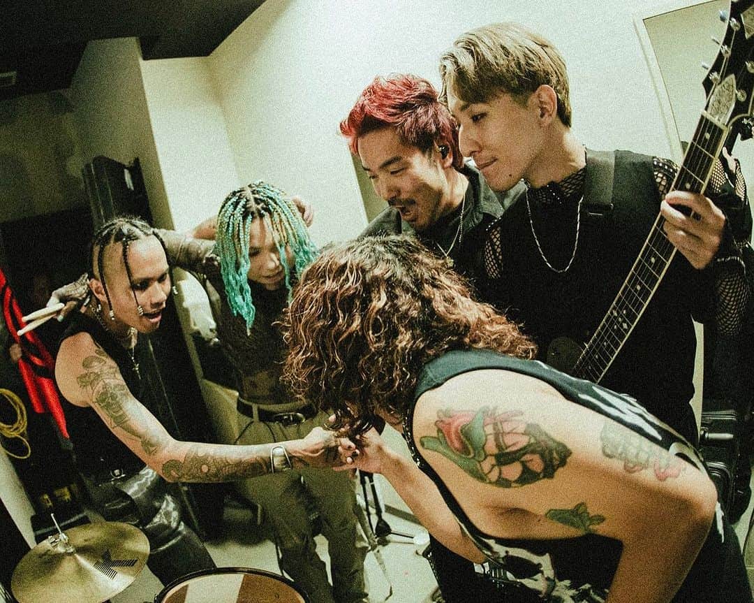 Tatsuya Amanoのインスタグラム：「You guys were wild🔥 Thank you Shizuoka! ⁡ 静岡の皆さんありがとう！ 久しぶりにcoldrainとのライヴハウスでの対バンはやっぱり最高だったよ！明日も楽しみ🤘 ⁡ Photo by @yamada_mphoto」
