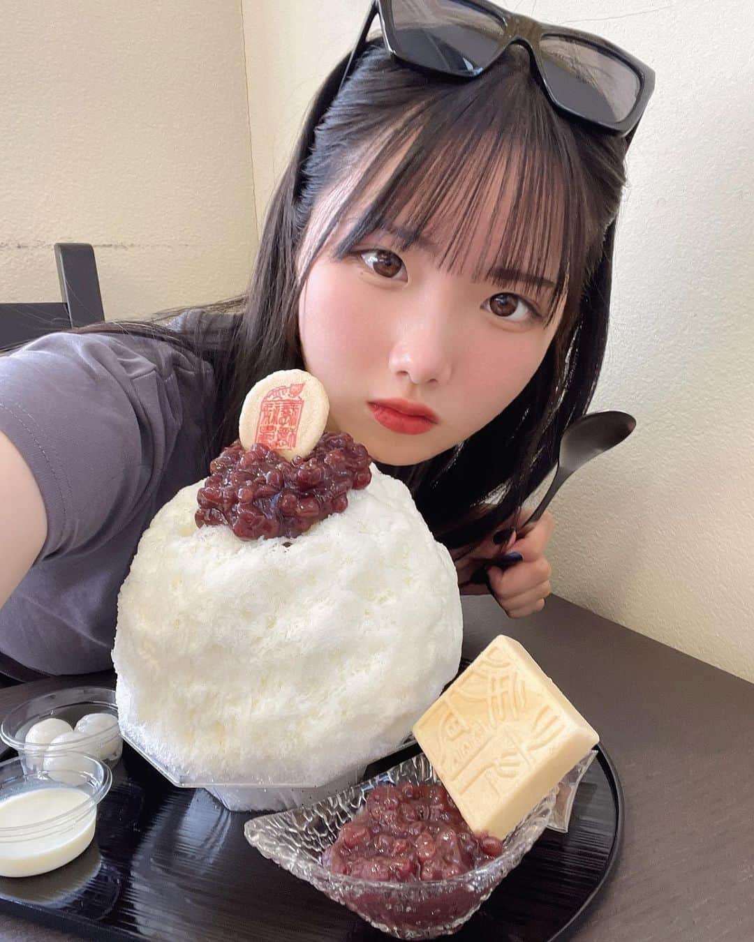 中野みやびのインスタグラム：「🍧   #かき氷  #夏  #summer  #夏祭り  #夏休み  #かき氷巡り  #香織茶寮  #足利  #栃木  #自撮り  #jkブランド  #jk  #中野みやび」