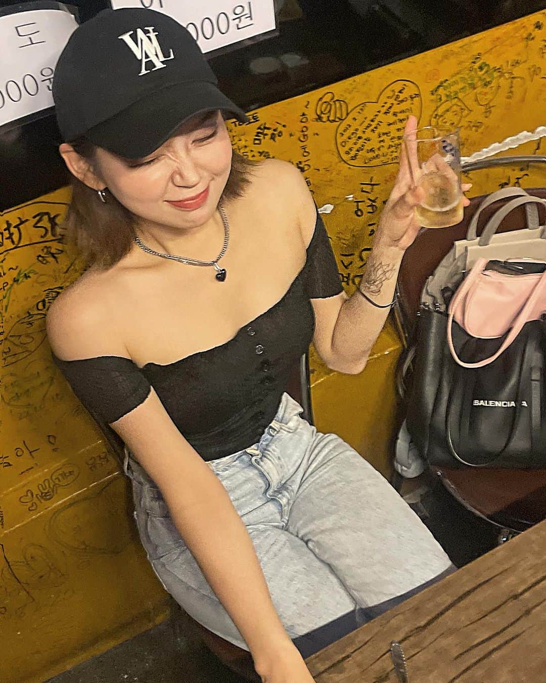 Yoonbitnaのインスタグラム：「나 언니들 마니 사랑해❤️❤️ 7년, 5년 알았던 만큼~~~~~~~앞으로, 더- 알아가쟈~~~~~~~~~~🙏:)?!?!?!?!」