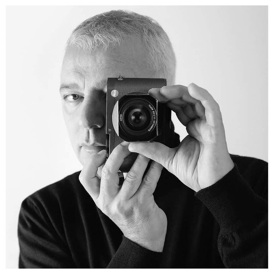 タイメックスのインスタグラム：「Our Creative Director, Giorgio Galli, has a passion for photography and the magic of light and shadows often inspire the very watch designs we know and love.   Today, on #WorldPhotographyDay, we celebrate craftsmanship: of design, of photography and of watchmaking.   Thank you for capturing time so beautifully, Giorgio.   #timex #photography #watchmaking #watchfam @g.galli」