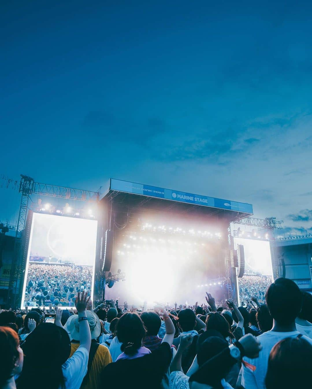 shinichi38のインスタグラム：「⁡  SUMMER SONIC 2023  ⁡ 今年も撮影させてもらってます🎸✨ 心頭滅却すれば火もまた涼し の気合いで明日も頑張ろう📸 ⁡ #summersonic #サマソニ」