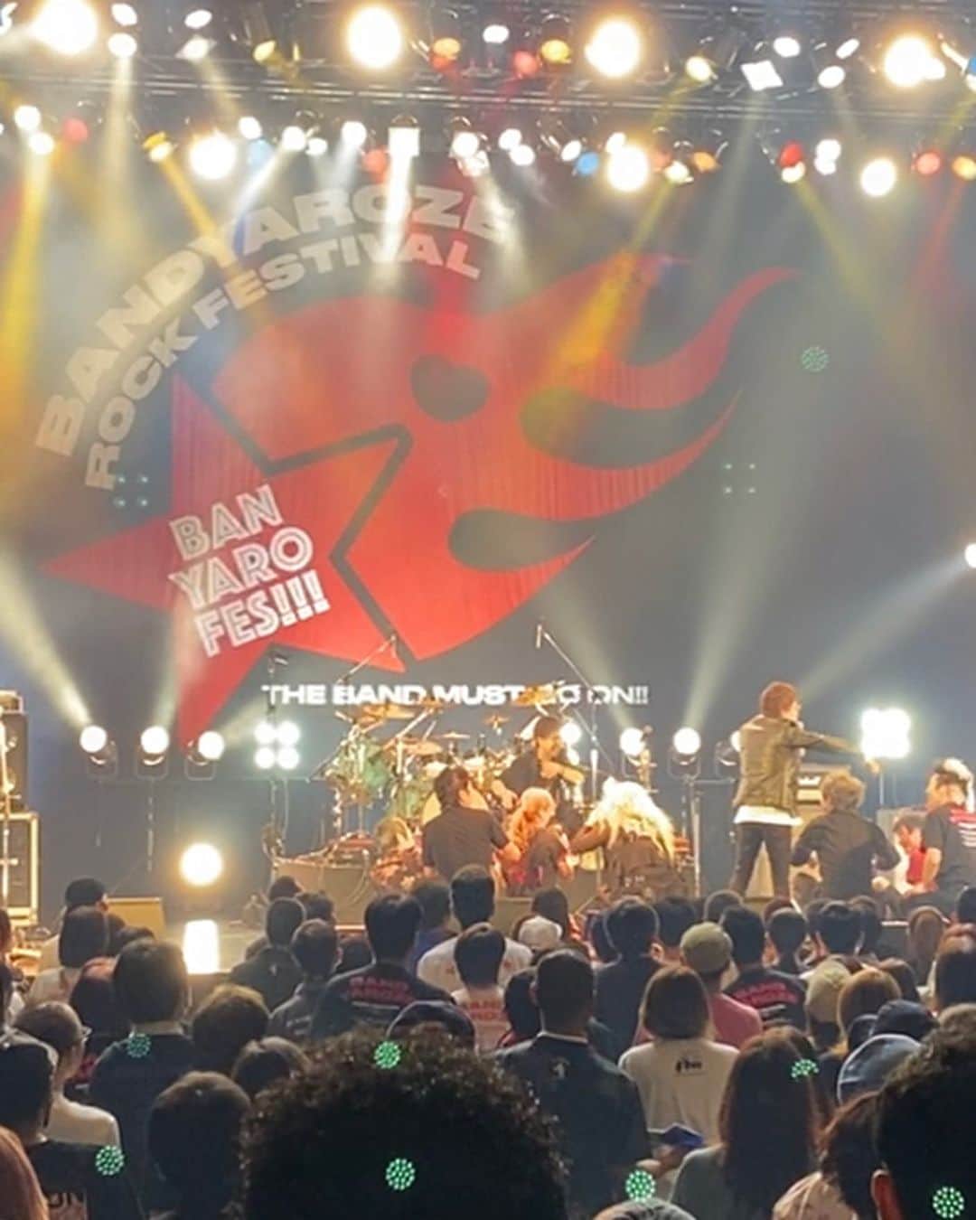 JILLのインスタグラム：「写真、まだあったぁ💓  モーレツ、ボケてるのは 動画からよん🙏  バンドやろうぜ ROCK FESTIVAL THE BAND MUST GO ON !! 🙃  ————————————— #バンドやろうぜ #PERSONZ #8月26日_福岡電気みらいホール —————————————- PERSONZ「I AM THE BEST TOUR」  5月06日_横浜赤レンガ倉庫 5月07日_横浜赤レンガ倉庫 6月18日_高知県立県民文化ホール グリーンホール 6月24日_札幌CUBE GARDEN 7月02日_ヒューリックホール東京 7月22日-仙台rensaホール 7月23日_函館金森ホール 8月04日_名古屋ダイアモンドホール 8月05日_大阪クラブクワトロ 8月11日_新潟LOTS 8月12日_高崎芸術劇場スタジオシアター 8月26日_福岡電気みらいホール —————————————- #jillpersonz  #personz  #youtubepersonzチャンネル #note  #jillpersonz  #エアプレ #JILLプレ #ラジオ高崎 #三味線jill屋」