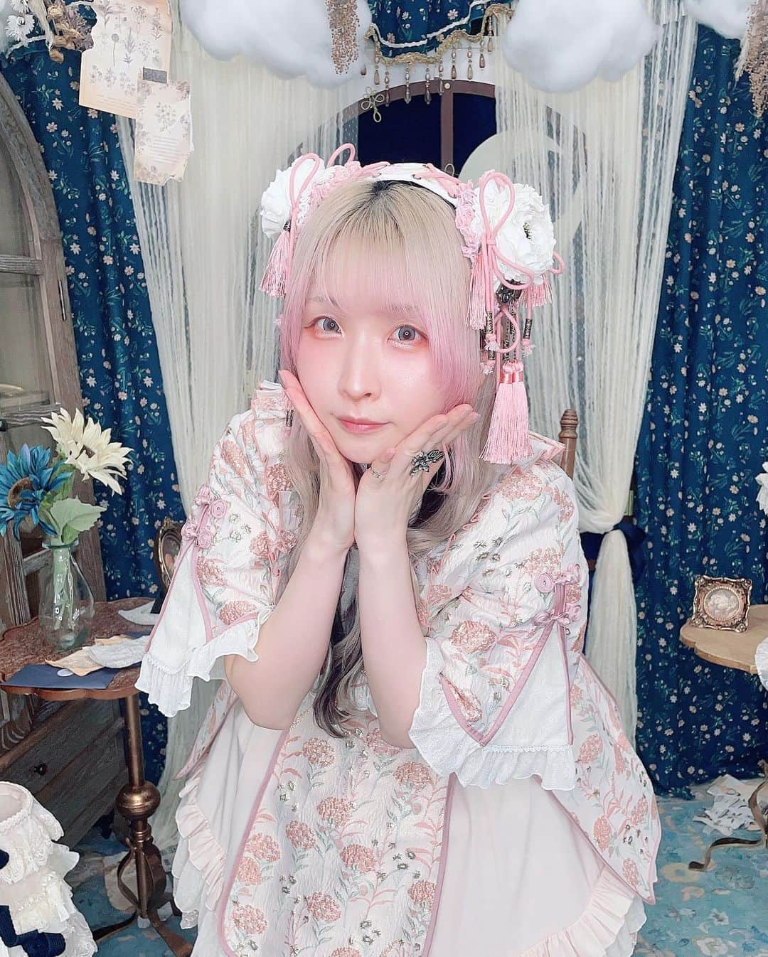 ようなぴさんのインスタグラム写真 - (ようなぴInstagram)「🎀チャイナロリィタ🎀  星箱Worksさんの展示会に行ってきました！ めちゃくちゃかわいかった〜🤍  他にもたくさん着たのであっぷしてゆきます🤍  #ロリィタファッション #ロリィタ #チャイナ #チャイナロリィタ #lolitafashion #lolita #fashion #kawaiigirl #kawaiifashion #tokyofashion」8月19日 22時41分 - younapichan