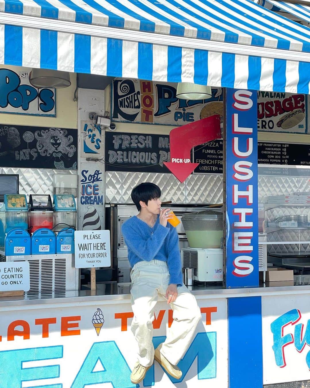 ドヨンのインスタグラム：「드디어 올리네🥳」