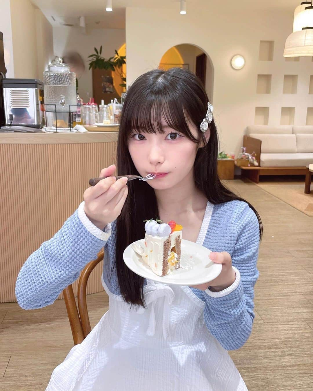 倉島杏実さんのインスタグラム写真 - (倉島杏実Instagram)「🧁🥣🤍  凄く久しぶりに カフェ行けて嬉しかった日🍴︎   #カフェ #SKE48 #ljk #05 #05년생 #카페 #오사카카페 #카페그램 #셀카 #大阪カフェ #Osaka #ケーキ #スコーン #黒髪ロング」8月19日 22時57分 - anzunomi_ske