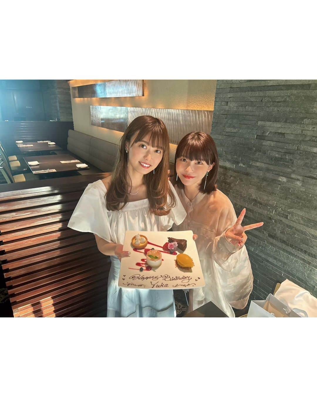 西澤由夏のインスタグラム：「美味しいご飯と 可愛いプレゼントと 綺麗な景色、 全部全部幸せでした☺️✨  明日香さん、有難うございました…🧡  #誕生日」