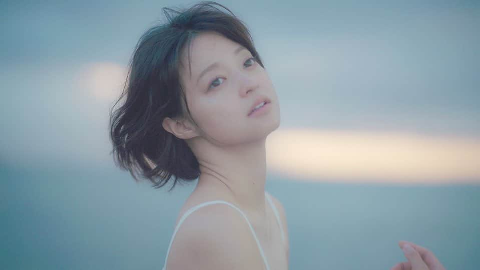 小林涼子のインスタグラム：「. え、 気づけばもう8月も後半戦なの？ 2023年の夏、早すぎない？ 時空が歪んでる  @0_20yo  @millimeter_mm__」