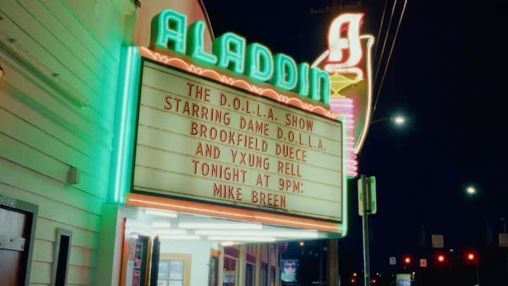 デイミアン・リラードのインスタグラム：「#DameDOLLA - Mike Breen (FULL VIDEO) ft @brookfieldduece and @yxungxrell.  🎥 Video credits:  Directed and Edited by @rileybrownpdx and @frey.visuals Producer: @rileybrownpdx DP: @cvdop 1st AC: @everypedal Gaffer: @vinstagram503 Key Grip: @rictwist Photography/BTS: @aaronrobinson and @rahnharper Stylist: @en_cole PA: @jalen_super_ultra_extra_ladd , @itaylerner , @daniel.pouch  Special thanks to @aladdintheater, @t.e.a.m.center, @jankenpdx, and all of the extras」